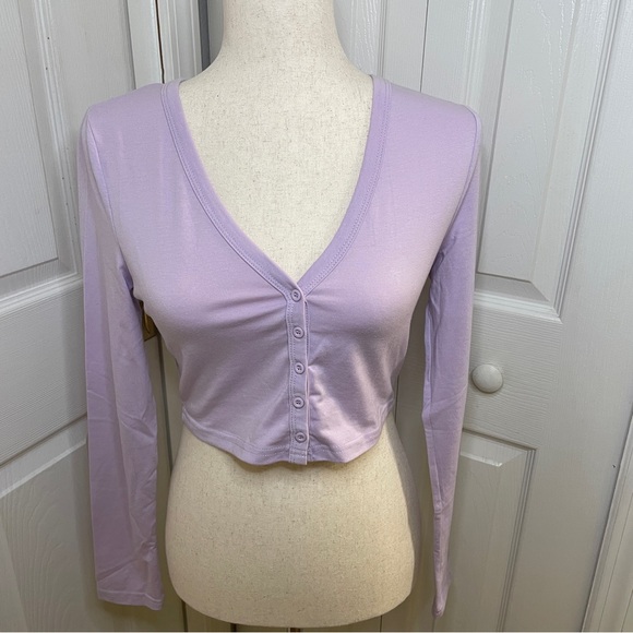 Front button down long sleeve crop top - Picture 2 of 5